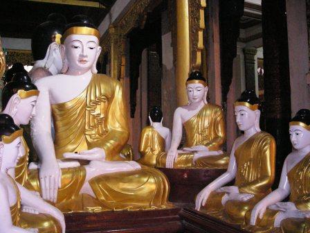 sculptures of Buddha in shwedagon paya