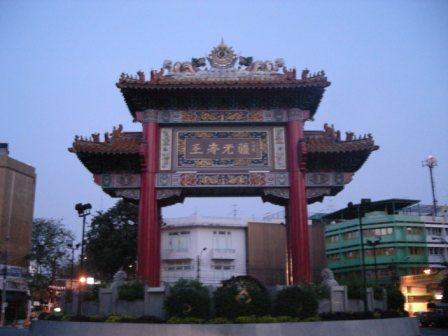archway at bangkok chinatown