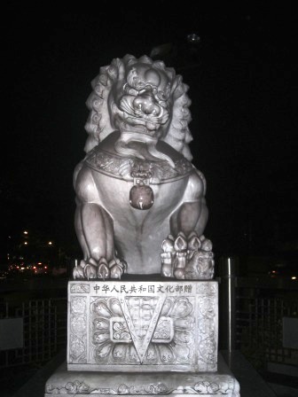 marble lion at bangkok chinatown archway